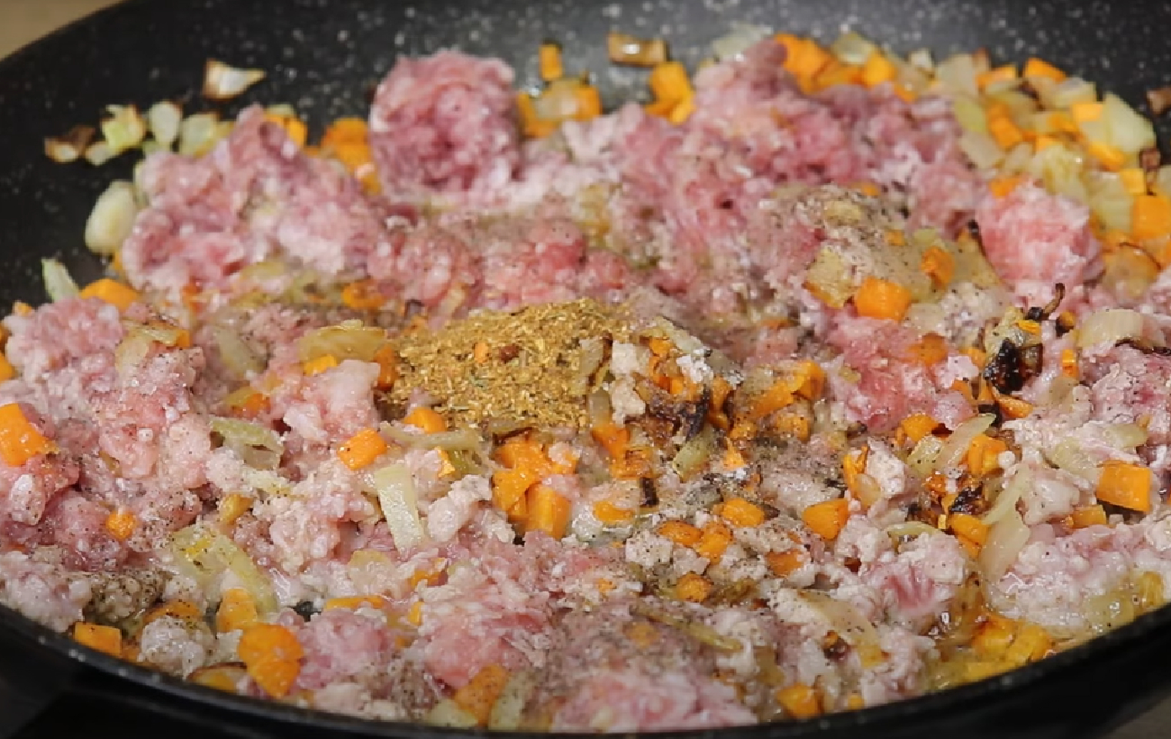 М'ясна запіканка мусака: спрощений рецепт ситної болгарської вечері